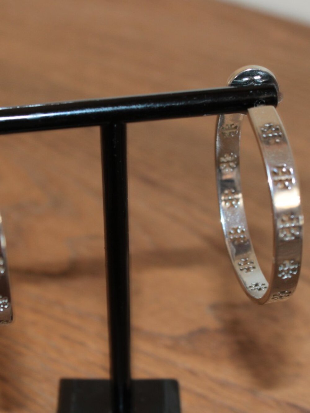 Tory Burch Silver Logo Hoop Earrings NWT - Picture 5 of 7